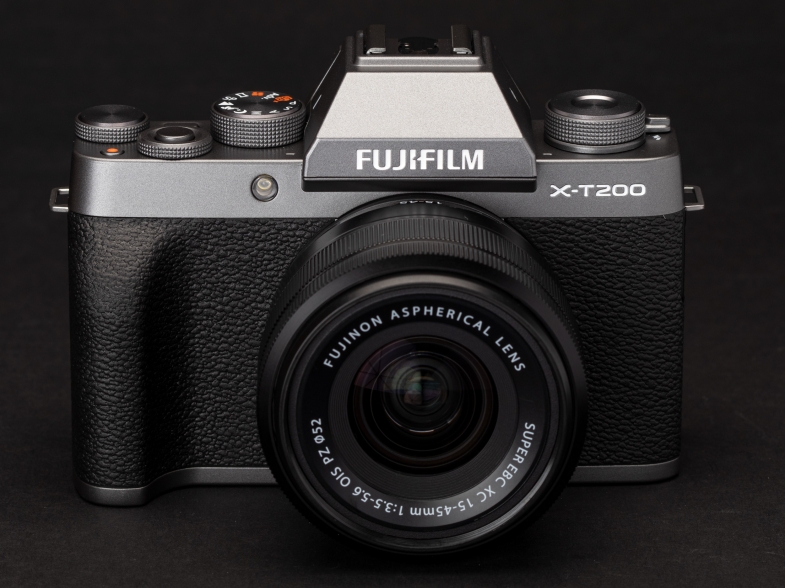Japon devi Fujifilm yeni aynasız modeli X-T200'ü duyurdu.
