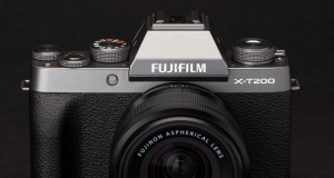 Japon devi Fujifilm yeni aynasız modeli X-T200'ü duyurdu.