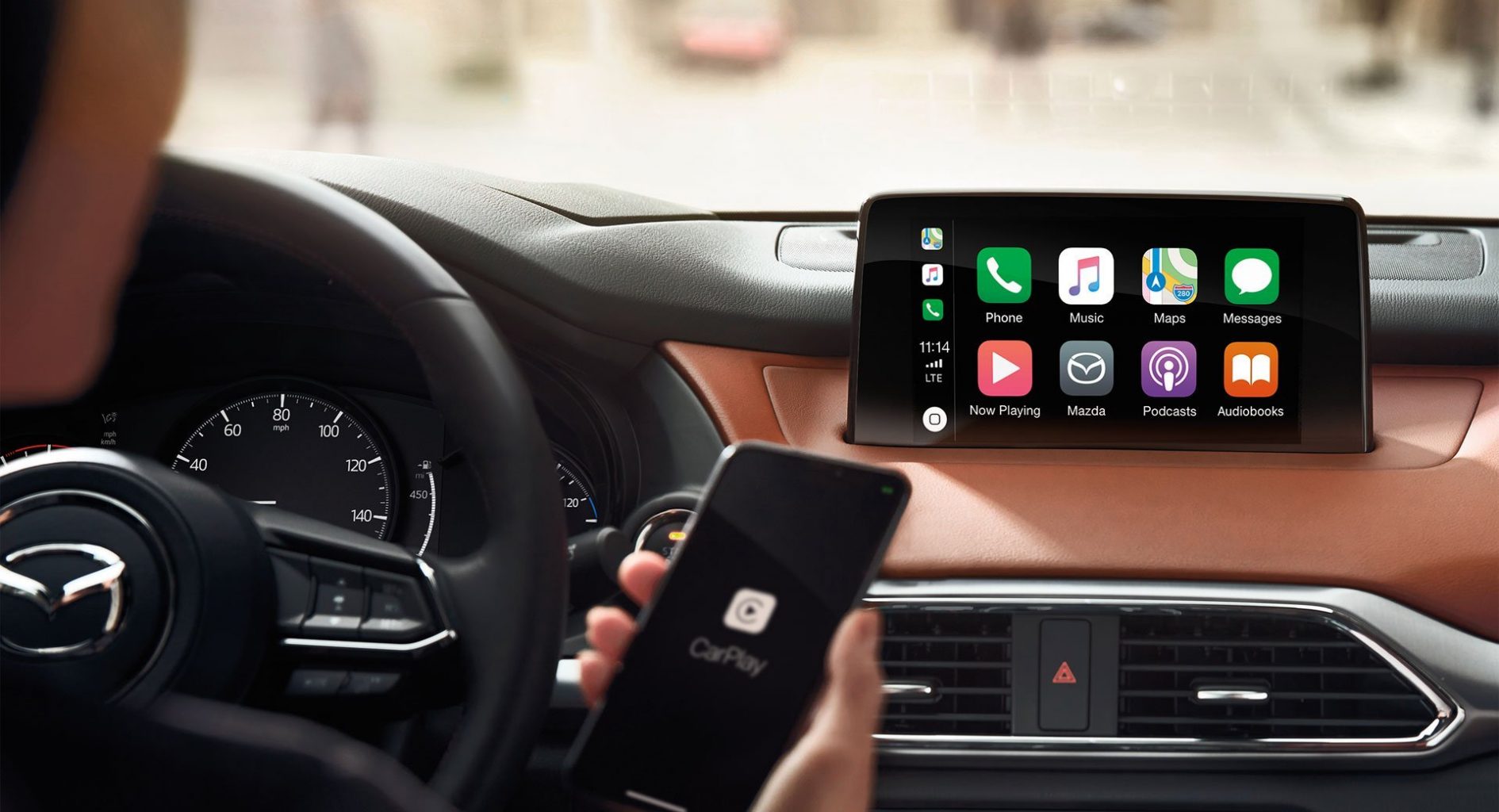 Android Auto ve Apple CarPlay sürücülerin dikkatini bozuyor