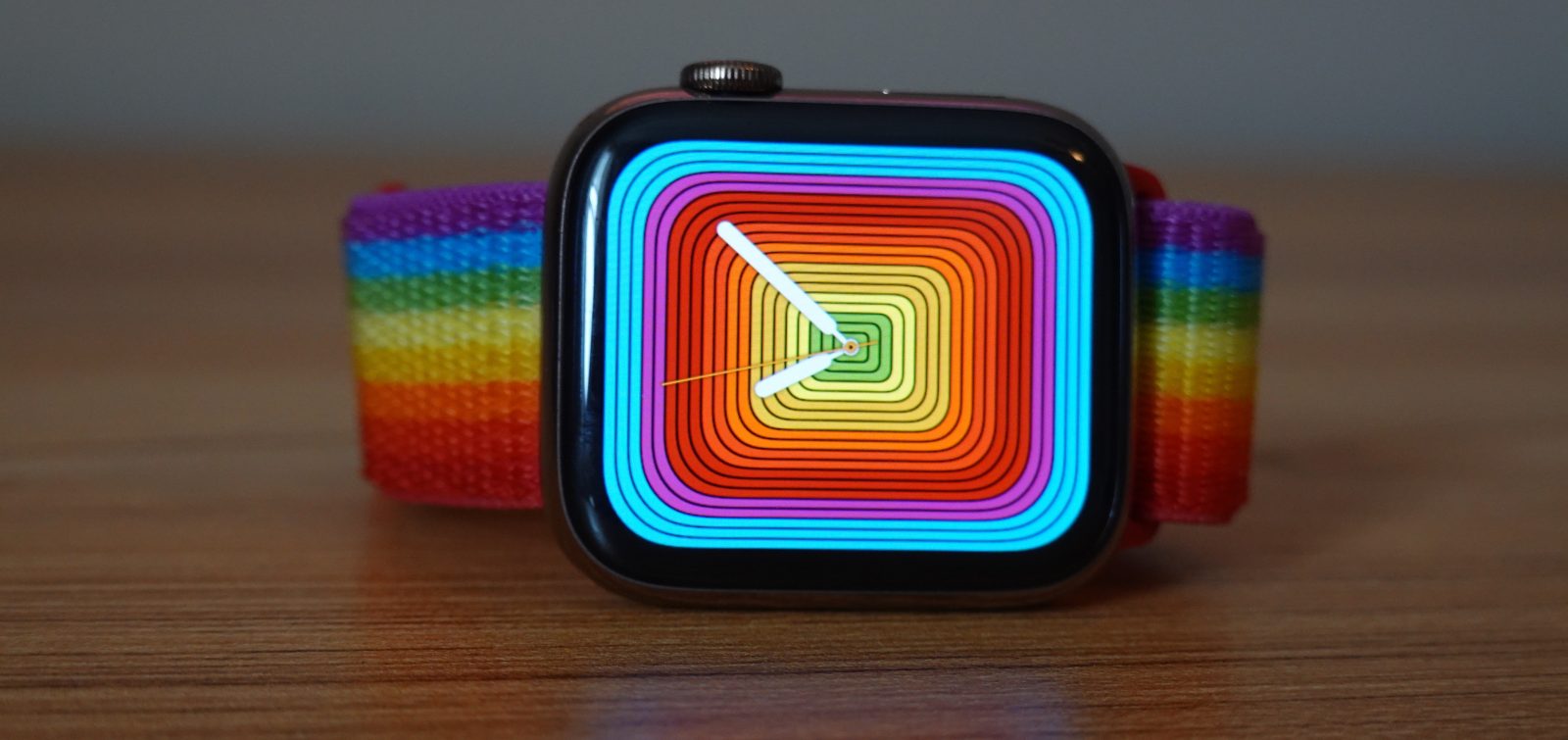 3-4 Yıl İçinde Apple Watch Modelleri Mikro LED Ekranlar Kullanacak!