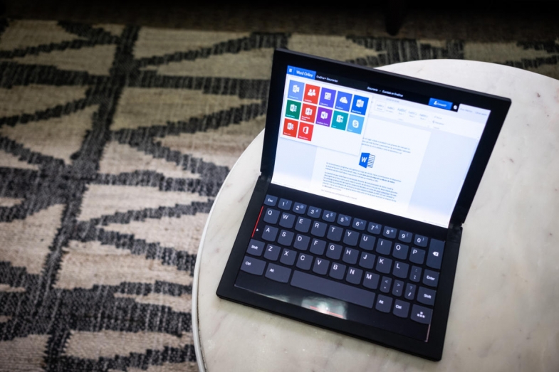 Dünya'nın İlk Katlanabilir Bilgisayarı Lenovo ThinkPad X1 Fold Tanıtıldı