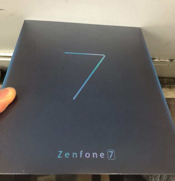 Asus ZenFone 7'nin tüm özellikleri ve fotoğrafları sızdırıldı