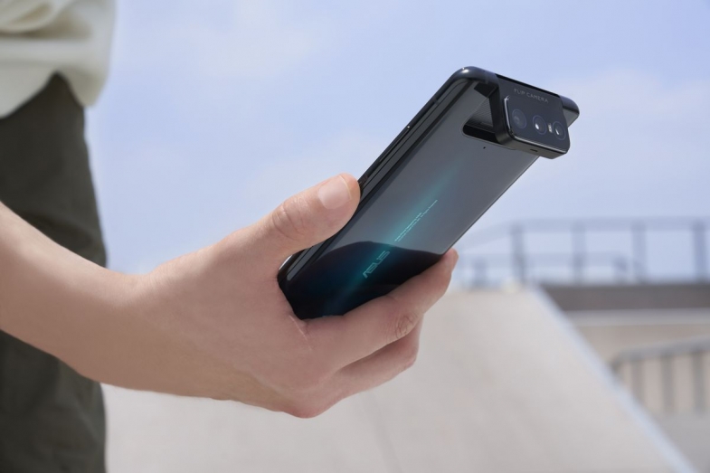 Asus Zenfone 7, 3 lensli kamera ve 5.000 mAh pil ile dikkat çekiyor