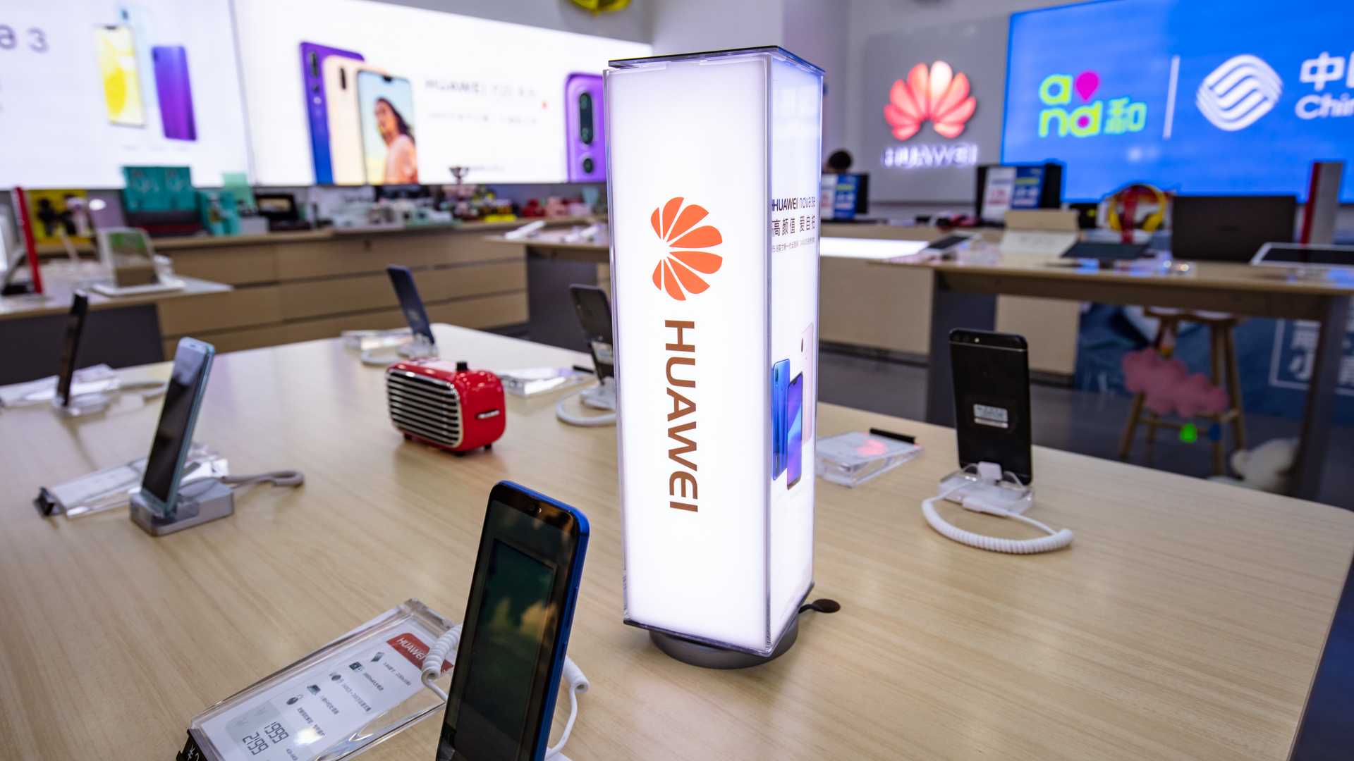 Huawei, Avrupa'da 50 Mağaza Açacağını Açıkladı