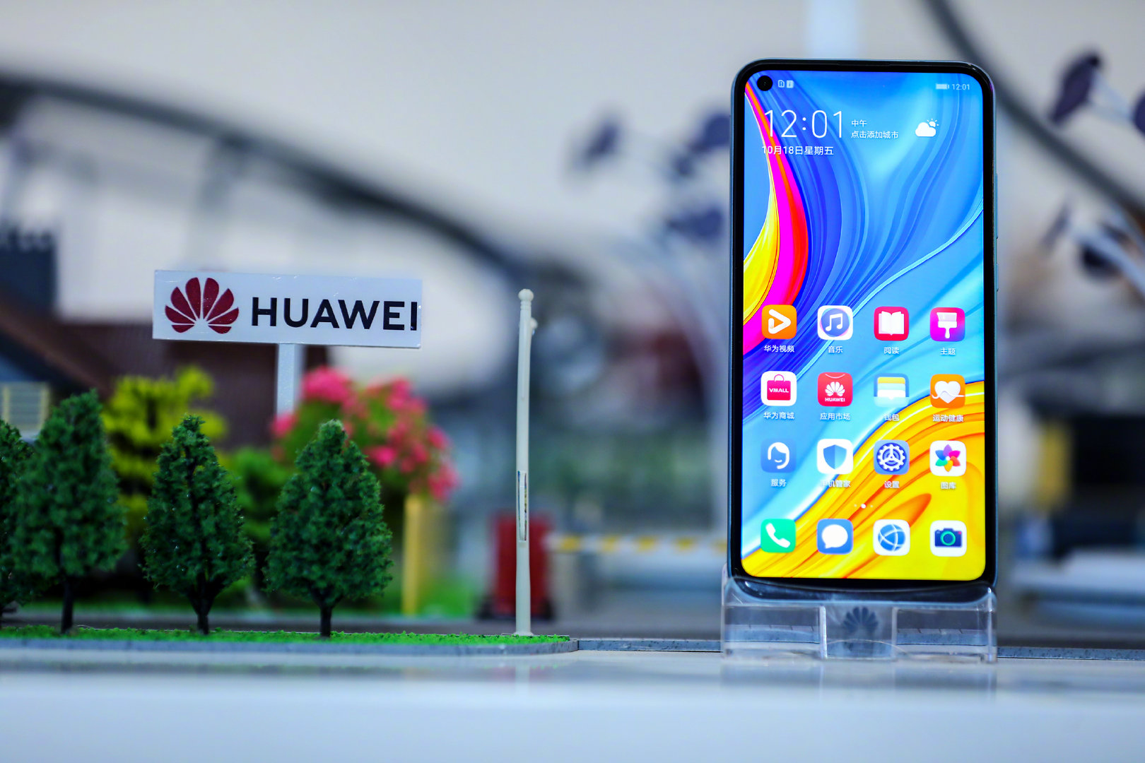  Huawei, Akıllı Telefon İşinde Yaşadığı Zorluklara Rağmen Çalışmalarına Devam Ediyor