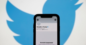Trump, Twitter Hesabını Açtırmak İçin Dava Açtı