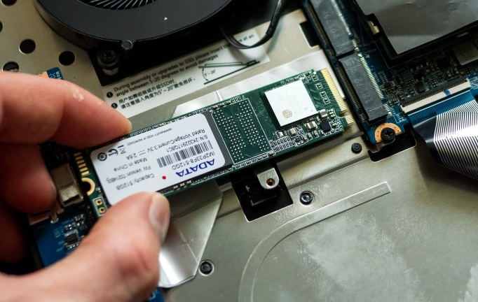 Yer Açın: Dizüstü Bilgisayar Depolama Alanının Yükseltilmesi (SSD'ler ve Sabit Diskler)