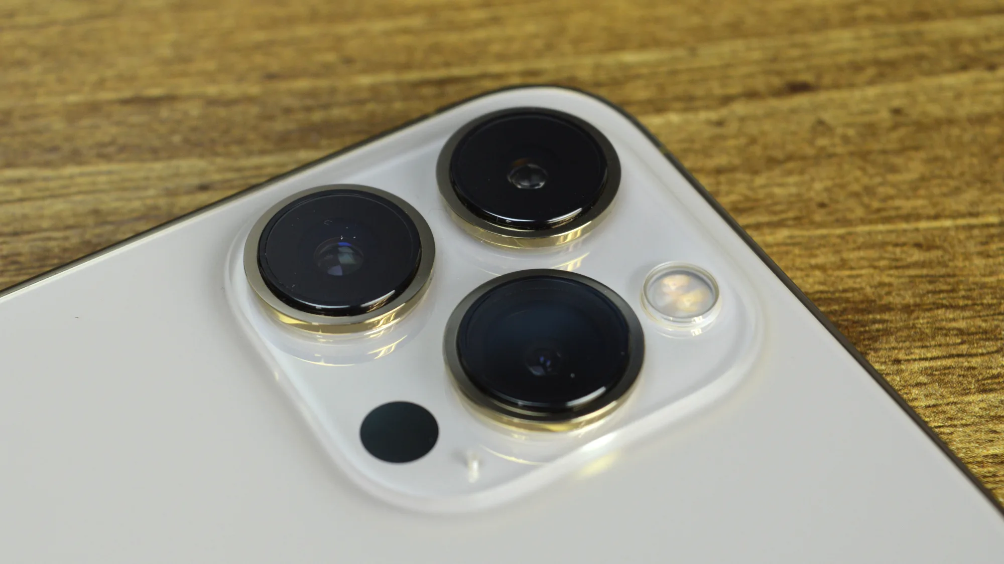 Apple; Kamera Lens'i Konusunda Çıtayı Yükseltiyor